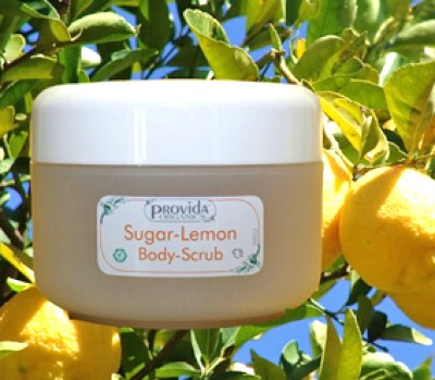 Hornhaut wird mit Naturkosmetik Peeling entfernt